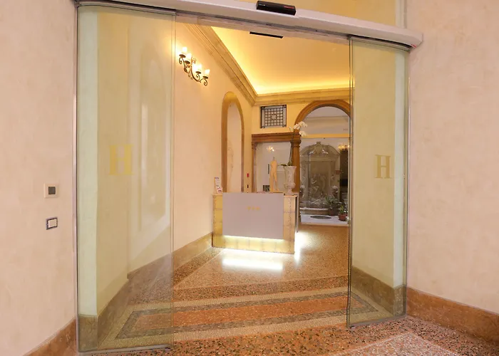 Antica Dimora Delle Cinque Lune Otel